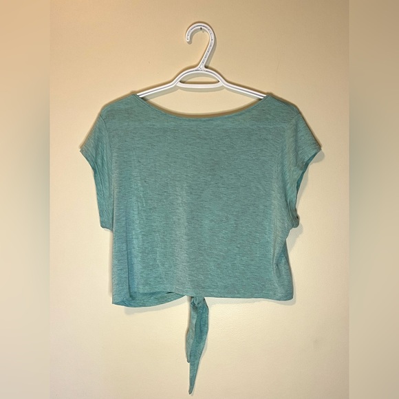 💕TOO CUTE💕 CROP TOP T-SHIRT.  Excellent pre-loved condition.  No flaws - Picture 3 of 3